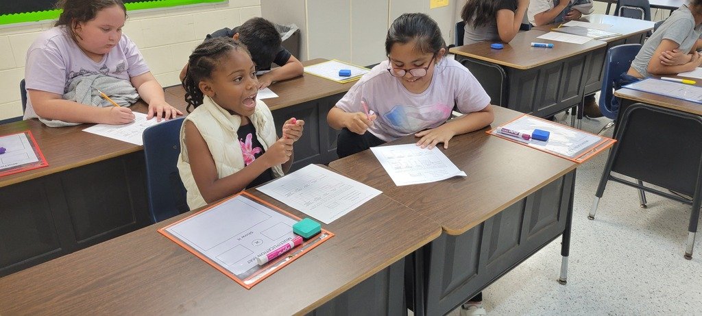 lyonsupperelem's tweet photo. 🍎 Our 3rd grade students are putting multiplication strategies to work during Market Day! They recorded fruit orders, using the number of bags and items in each bag to find the product and total. This hands-on activity made multiplication meaningful, engaging, and fun! 🍓✏️ https://t.co/8tl4NZNCJG
