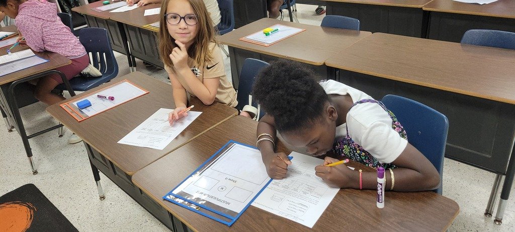 lyonsupperelem's tweet photo. 🍎 Our 3rd grade students are putting multiplication strategies to work during Market Day! They recorded fruit orders, using the number of bags and items in each bag to find the product and total. This hands-on activity made multiplication meaningful, engaging, and fun! 🍓✏️ https://t.co/8tl4NZNCJG