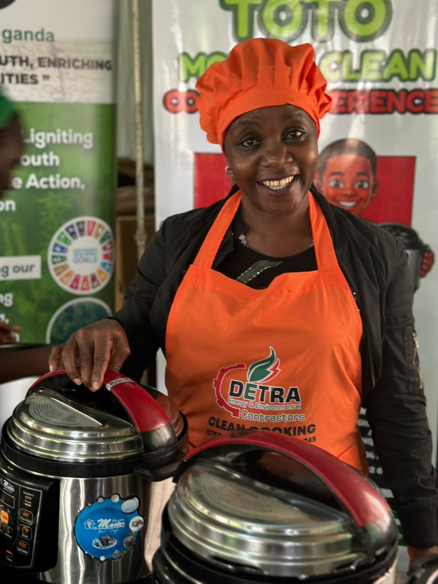 DetraEnergy's tweet photo. 🍎 Teachers were getting hands-on today too! Learning alongside their champions makes the lesson stick. Shout-out to Kiddawalime's teachers 👏 #ToToChallenge
@NREP_Uganda @ICLEIAfrica @unacc_ug @giz_uganda @SNVinUganda @CCUMEMD https://t.co/OkQaQIeZvp