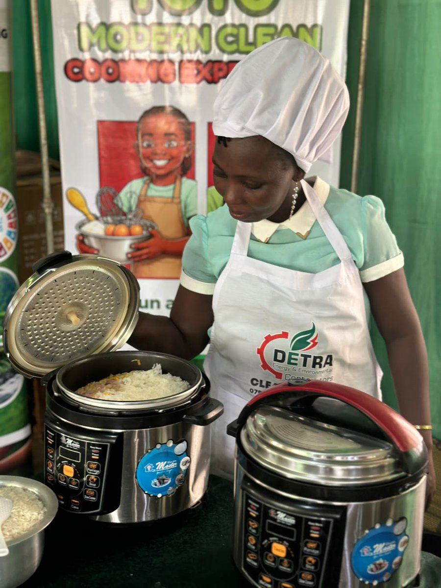 DetraEnergy's tweet photo. 🍎 Teachers were getting hands-on today too! Learning alongside their champions makes the lesson stick. Shout-out to Kiddawalime's teachers 👏 #ToToChallenge
@NREP_Uganda @ICLEIAfrica @unacc_ug @giz_uganda @SNVinUganda @CCUMEMD https://t.co/OkQaQIeZvp
