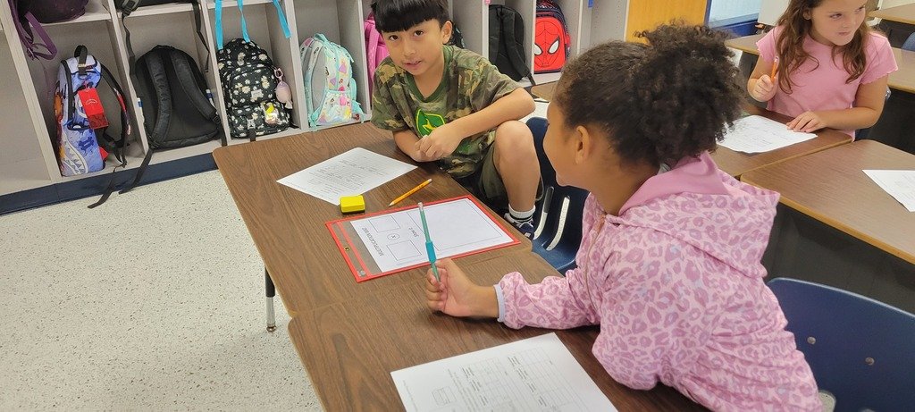 lyonsupperelem's tweet photo. 🍎 Our 3rd grade students are putting multiplication strategies to work during Market Day! They recorded fruit orders, using the number of bags and items in each bag to find the product and total. This hands-on activity made multiplication meaningful, engaging, and fun! 🍓✏️ https://t.co/8tl4NZNCJG