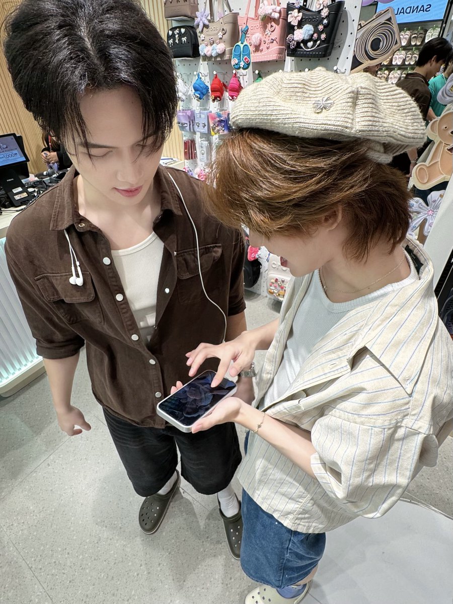 folkzfolkz's tweet photo. เมื่อคู่คุณเป็นเจนซี แต่คุณก็เป็นซีเหมือนกัน…ซีเนียร์  #jamefolk https://t.co/3WzPSUaXP5