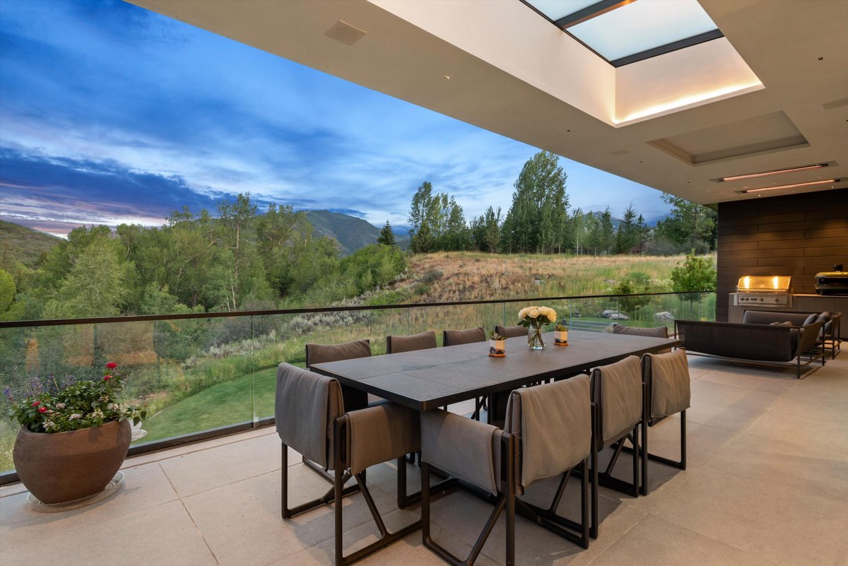 ChristiesHomes's tweet photo. Set in complete privacy above Maroon Creek and the Roaring Fork River, this 9,339-square-foot estate blends bold brutalist architecture with an artful sensibility. See more: https://t.co/SGIQjbvacf

Listed by Ryan Elston with Christie's International Real Estate Aspen Snowmass https://t.co/qE3P8p3Kzs