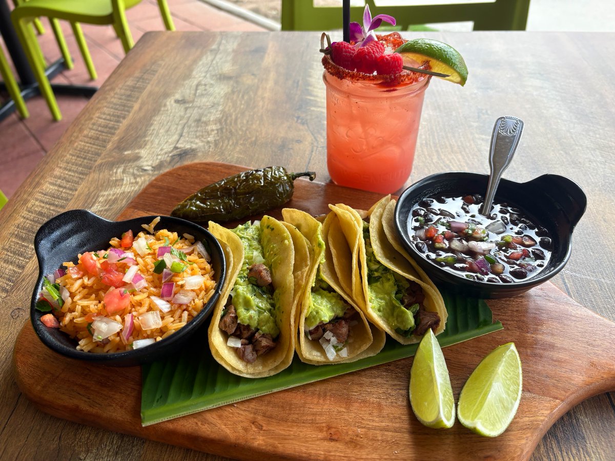 ciscosalsaco's tweet photo. Three tacos, two sides, and Tuesday dinner is handled. Mix and match carne asada, chicken, shrimp, or carnitas for Baja Taco Tuesday at Cisco’s. ✨

P.S. Don’t skip the homemade tomatillo avocado salsa. 🤩

📍Find us at 209 Commerce St, Tomball, TX https://t.co/yfyPyuiRyF