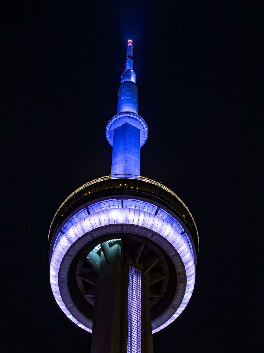 TourCNTower's tweet photo. Tonight the #CNTower will be lit blue and white for @MapleLeafs first home game. Go leafs go!
💙🏒 
Ce soir, la #TourCN sera illuminée en bleu et blanc au début de chaque heure pour le premier match à domicile des Maple Leafs de Toronto. Allez les Leafs! https://t.co/jqx5KKWkS9