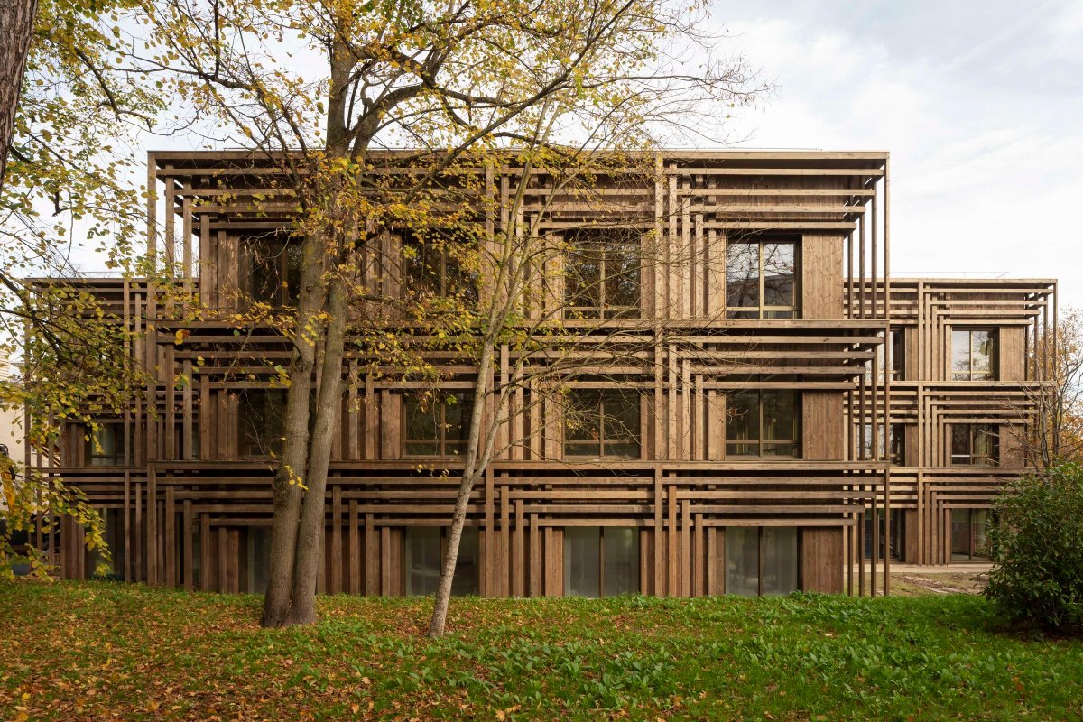 Archello's tweet photo. Baumschlager Eberle Architekten’s IXCAMPUS uses @pr_bearchitects timber as structure, façade and solar control. 
https://t.co/kHe7CfrWdA 

#TimberArchitecture #Prefabrication #Materiality https://t.co/Mq5gAiYHh1