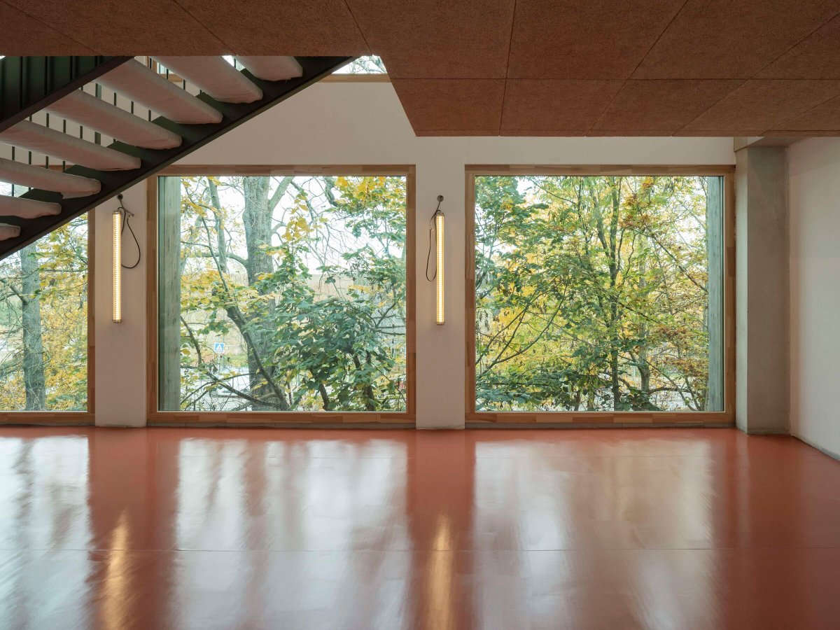 Archello's tweet photo. Baumschlager Eberle Architekten’s IXCAMPUS uses @pr_bearchitects timber as structure, façade and solar control. 
https://t.co/kHe7CfrWdA 

#TimberArchitecture #Prefabrication #Materiality https://t.co/Mq5gAiYHh1