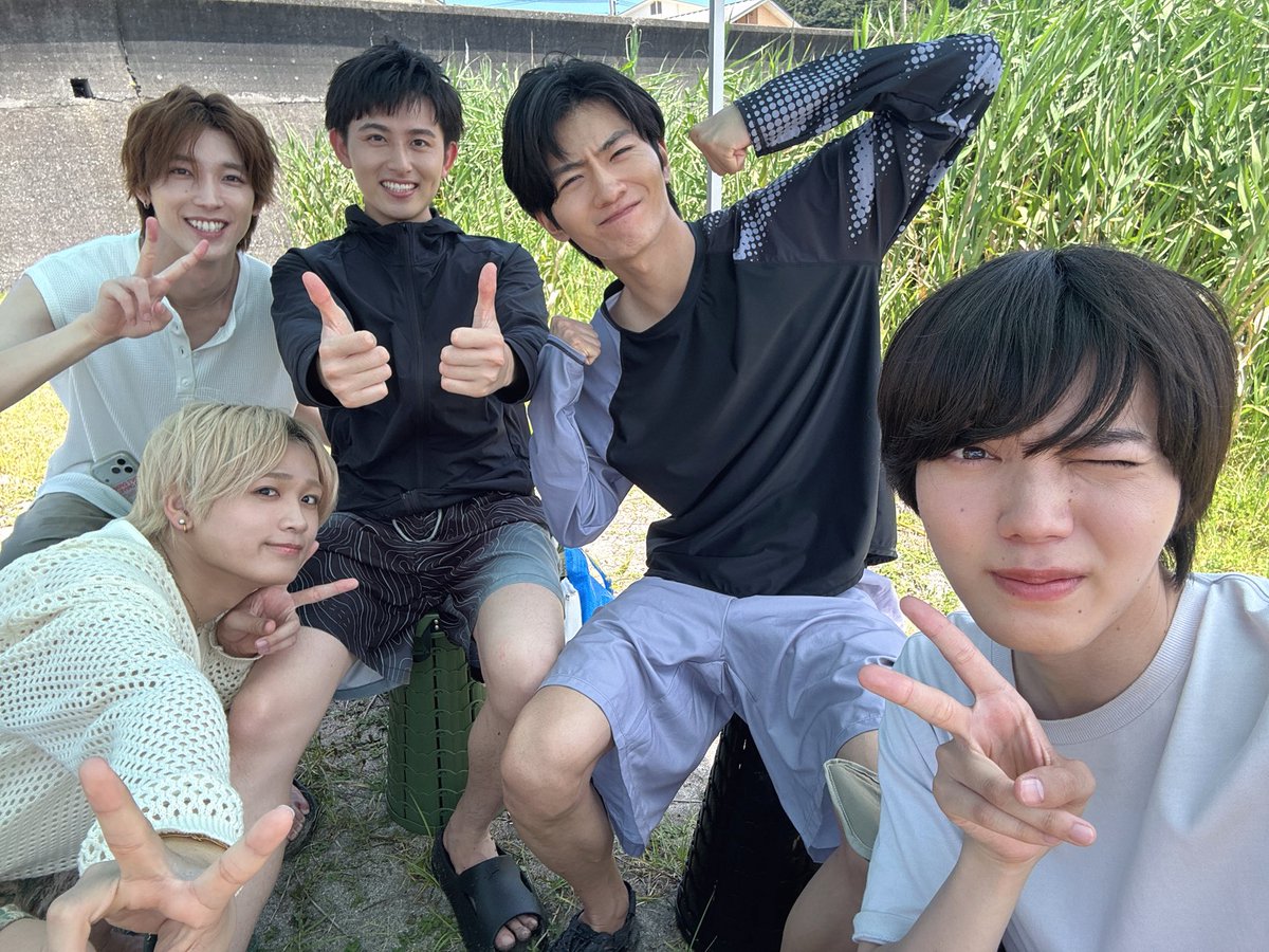 yukihayama1027's tweet photo. #陽キャ集団 同時視聴インスタライブ
ありがとうございました🌊

みんなとのオフショット📸 https://t.co/hO7qcyXIAa
