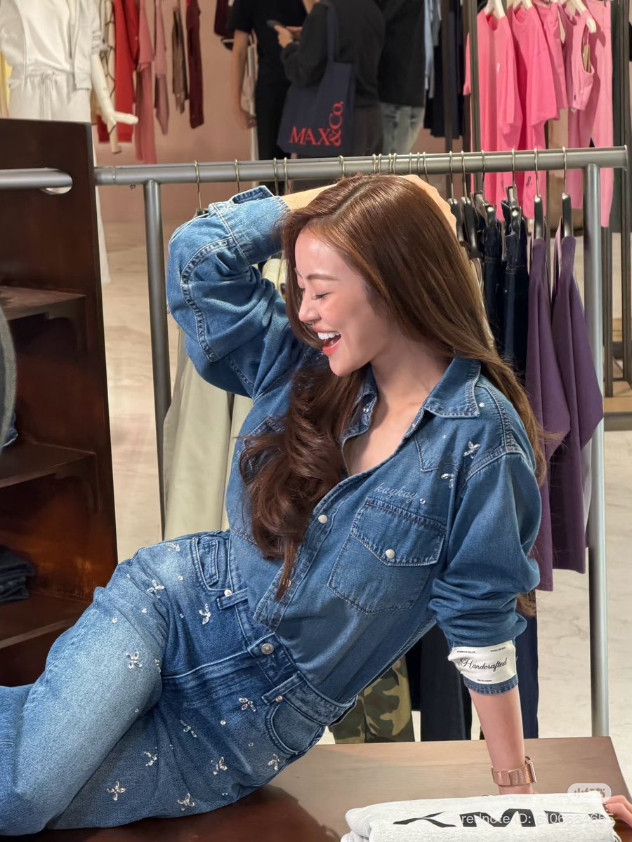 JaneMiller__'s tweet photo. Làm sao để mình có thể bắt em Gấu này về nhà vậy?

MIU NATSHA AT AMR POP-UP HK #AMRDeSaisonXMiu https://t.co/ZBsbOw40CM