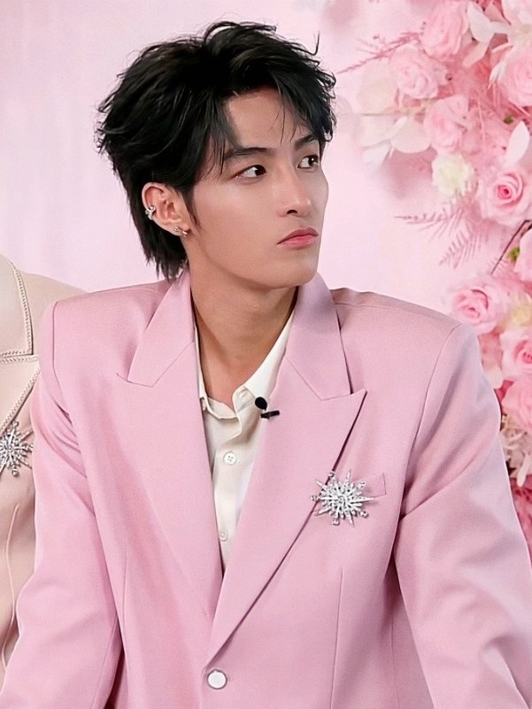 BewAliya's tweet photo. ตัวแค่นี้ 🤏

เจ้าเด็กจิ๋วเอ้ยยย 😊🧡💛
#HeYanzhao #XiZhao https://t.co/tK2pJFiq1P