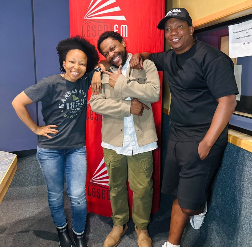 LesediFM's tweet photo. Haeba o fetilwe ke puisano ya @Twasagirl le @Cadamgaga le Dr. @MbuyiseniNdlozi ho #ThakgohaBreakfastShow, tobetsa ho mamela: https://t.co/2B0BHz5gt0 https://t.co/6AMMpO3SZA