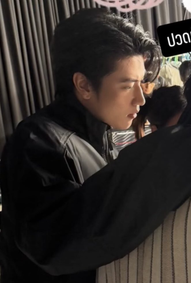 2002_butterfly_'s tweet photo. : เฮียดุน้อง

: ก็น้องดื้อ

: แล้วเฮียจำเป็นต้องดุน้องเลยหรอ

: ไม่ครับ เฮียผิดเองมาโอ๋มา https://t.co/4CuAik2nMs