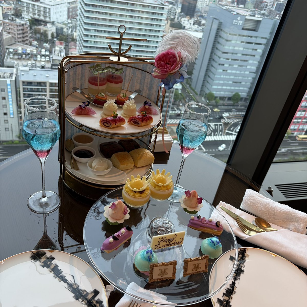_ryokuha_'s tweet photo. アントワネットスタイルコラボのアフタヌーンティー♡
可愛くて美味しくて最高だった🥰
#アフタヌーンティー
#ウエスティン横浜
#マリーアントワネットスタイル https://t.co/P0TH3iowh9