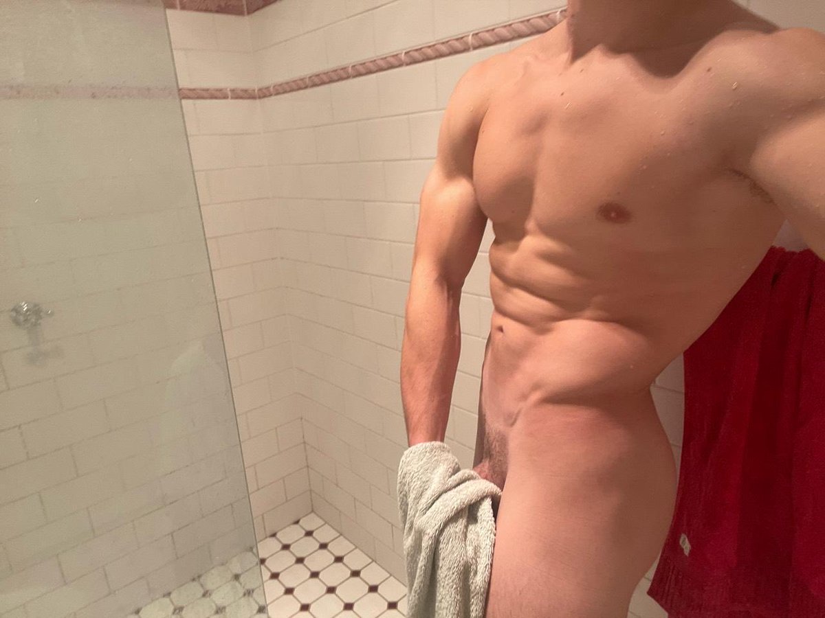 Someone_Tommy's tweet photo. Best feelings in the world:
1. After sex cuddles 
2. After sex showers 
#gym #fit #biceps #abs #fitteen #bwc #nsfw #nsfwtwtًً  #daddy #ddlg #bdsmِ https://t.co/YcyjcP17cL