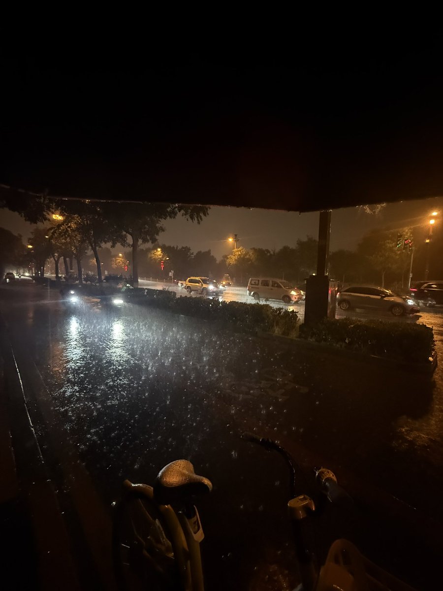khalilpetei4's tweet photo. rainy day https://t.co/l4Fj2kIENh