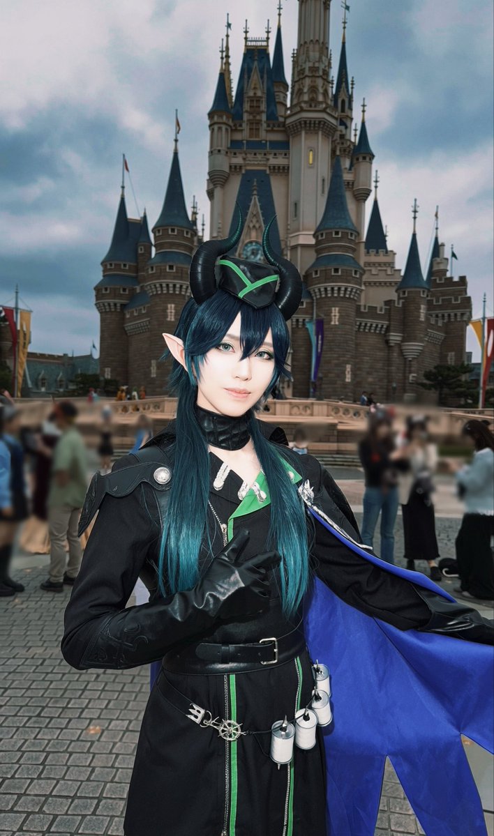 ddayou888's tweet photo. マレウスでした✌️
念願のお城の前で🏰✨

#Dハロ仮装2026
#Dハロツイステ https://t.co/yqGeLIbcBK