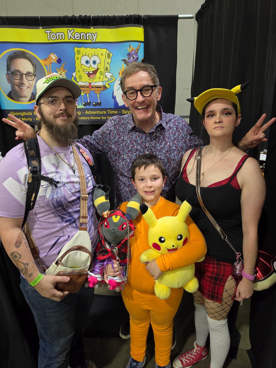 Cosplayer_Jade's tweet photo. Got to meet Tom Kenny at CollectACon on Saturday with Mr bother and nephew! It was so fun and I even got some sonic magic cards too!! 

#collectacon #cosplay #cosplayer #pokemon #sonic #sonicthehedgehogㅤㅤㅤ https://t.co/1P5o3E5Nit