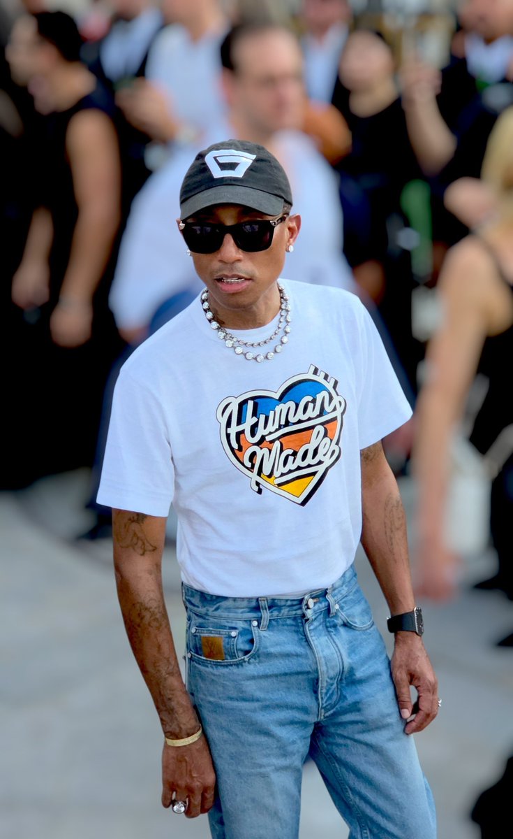 klanci_twt's tweet photo. Pharrell Williams at the Dior runway show for the Paris Fashion Week pfw #pharrellwilliams #DiorSS27 #DiorSummer27 #pfw #parisfashionweek https://t.co/D6RxiyK6gw