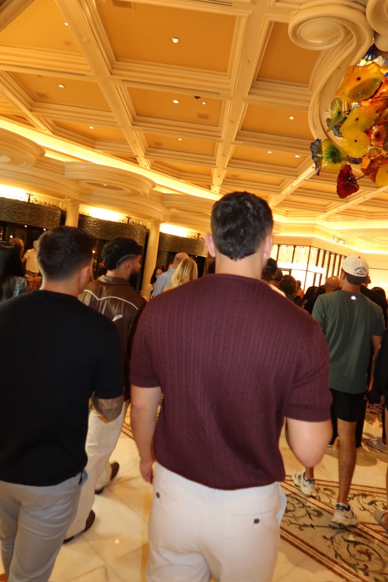 risyfredster's tweet photo. walking the casino looking for trouble. dm me your room number https://t.co/YTECSJAhLW