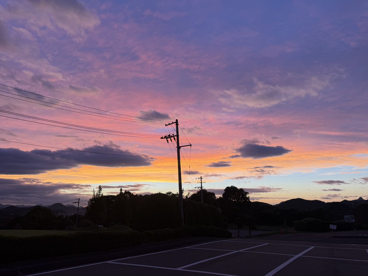 hiro_thoyou3864's tweet photo. 今月もありがとうございました！
雨が多くて写真があまり撮れなかった9月でしたが夕空とひまわりに出会えました🌻
また10月もよろしくお願いします✨
#9月を写真4枚で振り返る https://t.co/P4Nb1O5VT5