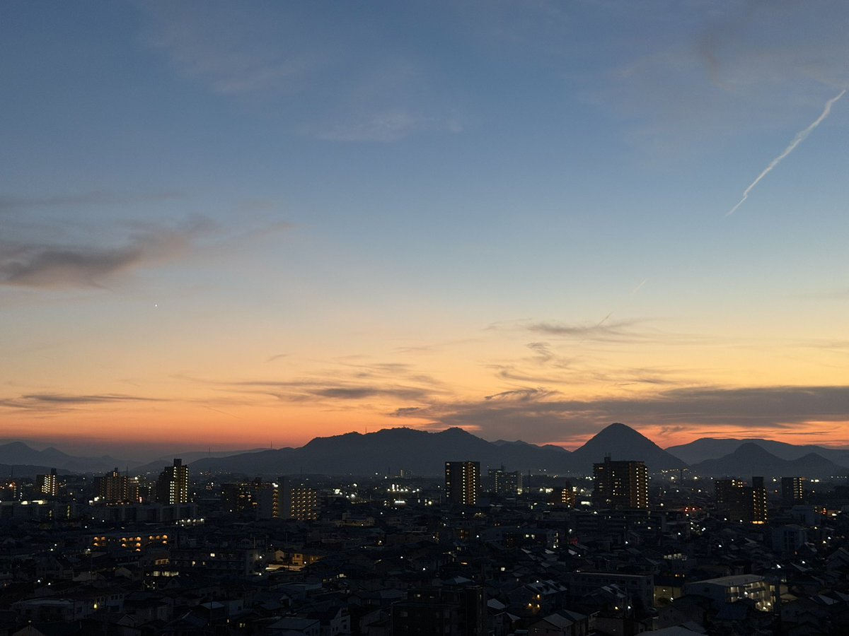 hiro_thoyou3864's tweet photo. 今月もありがとうございました！
雨が多くて写真があまり撮れなかった9月でしたが夕空とひまわりに出会えました🌻
また10月もよろしくお願いします✨
#9月を写真4枚で振り返る https://t.co/P4Nb1O5VT5