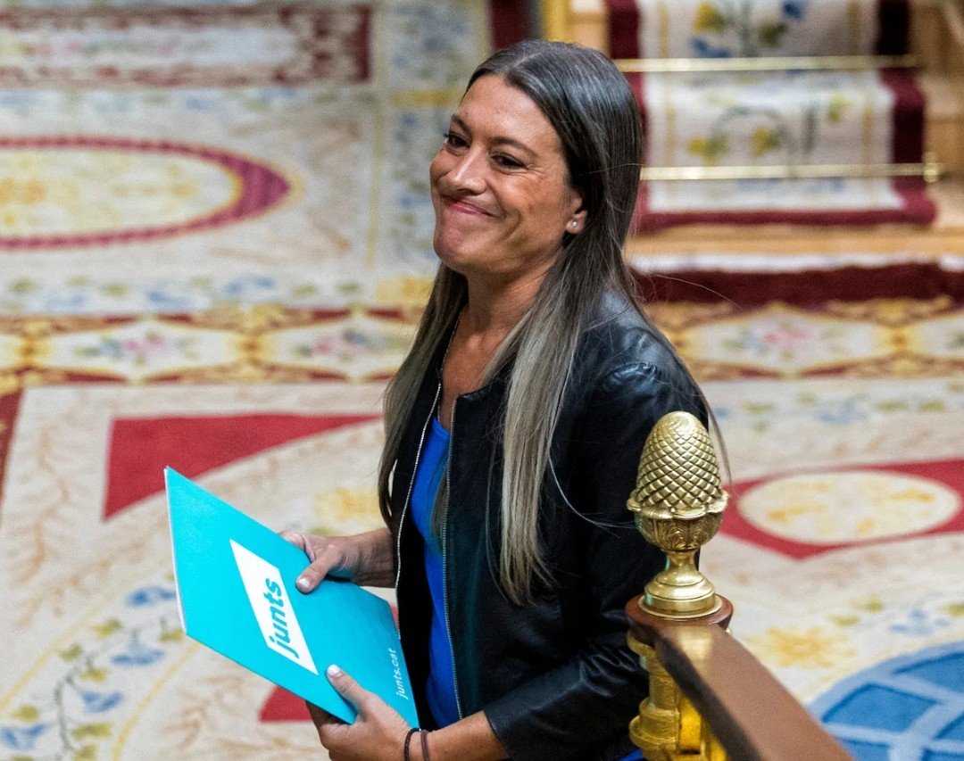 JC_C_A's tweet photo. "Sánchez tiene que irse o regalará el Gobierno a la extrema derecha. Será el único responsable si llega Vox al poder", dice Míriam Nogueras, quien vota contra la moratoria antidesahucios junto al PP de Feijóo y la formación ultra de Santiago Abascal. https://t.co/Oiuksc5USP