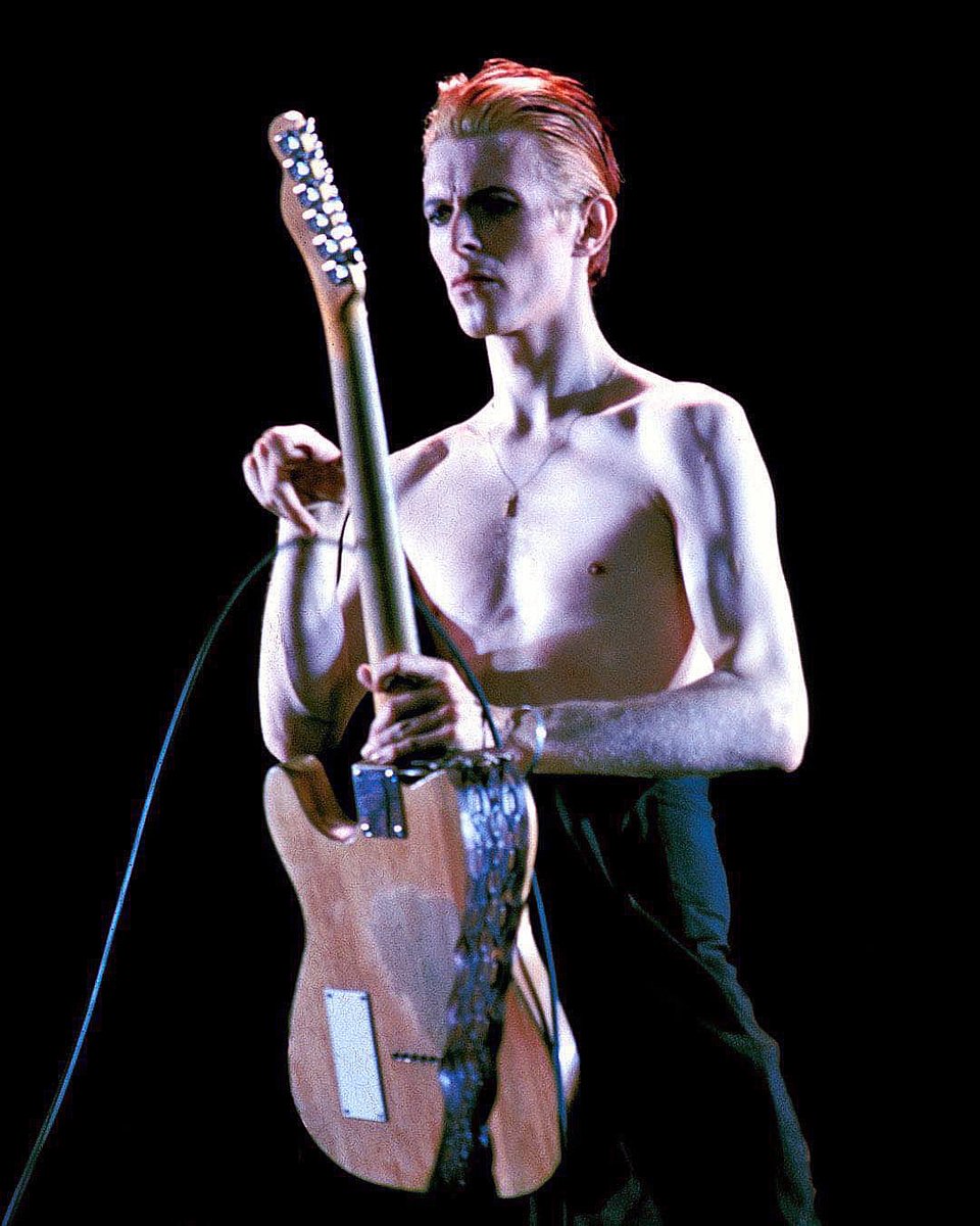 Claudestar2012's tweet photo. #DavidBowie - 1976 - by Philippe Auliac. https://t.co/Y3fRzKNz7D