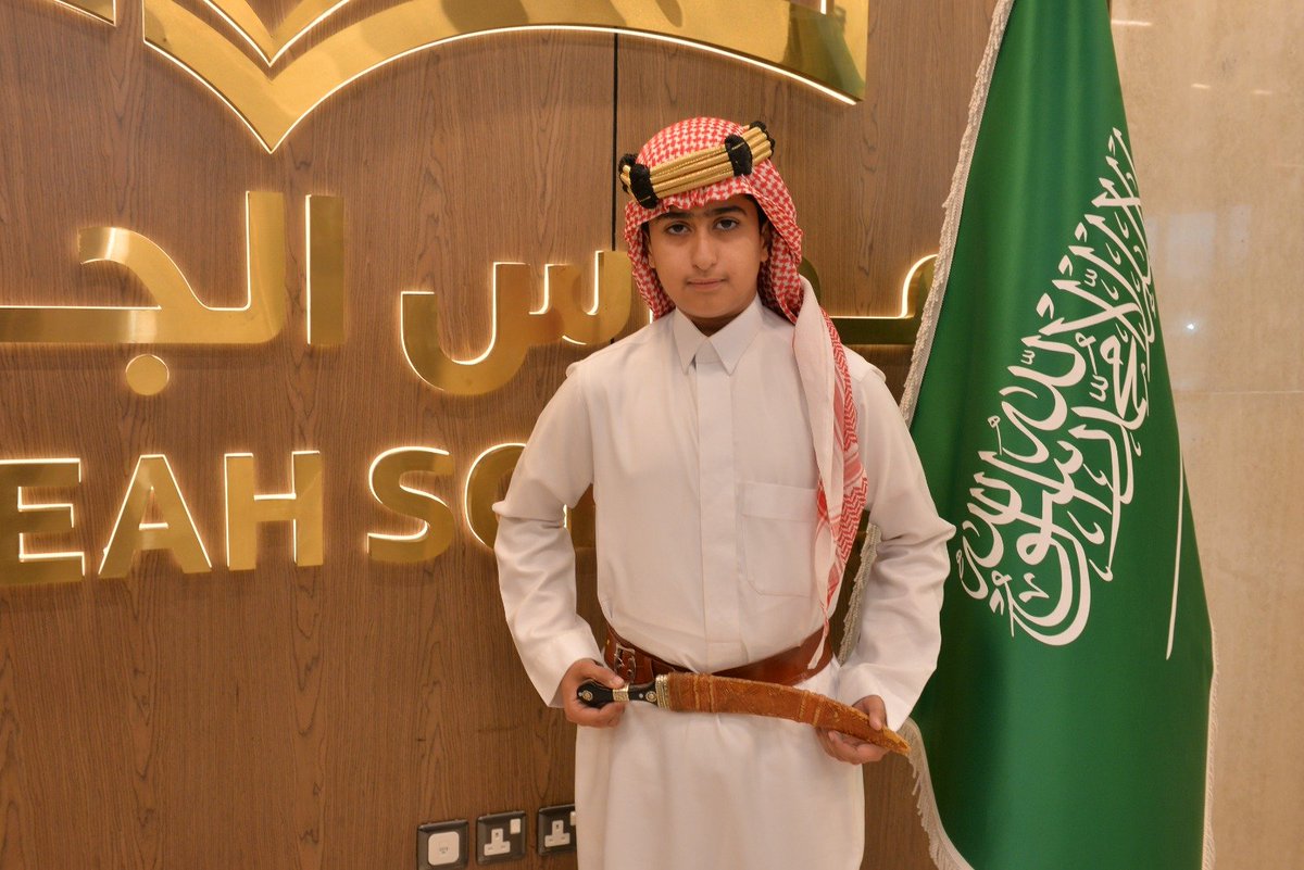 Jame3hM's tweet photo. 🇸🇦✨ **مسابقة أفضل زي وطني**

ضمن احتفاء #اليوم_الوطني_السعودي_96 🇸🇦، نعرض لكم مشاركة الطالب/سعد محمد الهزاني 
بأفضل زي وطني.

❤️ شاركنا رأيك وادعم مشاركته بالتفاعل مع التغريدة.

تنتهي المسابقة : [25 / 4 / 1448 هـ ]
🏆 سيتم إعلان الفائز وفقًا لأعلى تفاعل على التغريدة.

#اليوم_الوطني_السعودي96 
#عزنا_بطبعنا
#مدارس_الجامعة