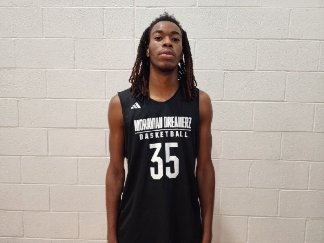 CoachKhalilS's tweet photo. D1 COLLEGE COACHES:

Two forwards to keep on your radar: 6’8 Karson Miles ’28 & 6’9 Quinn Wilson ’27.

Both play with a high motor, have good frames, length, & strong hands. Mobile, fluid athletes who can defend multiple positions. Miles also brings floor-spacing ability from three