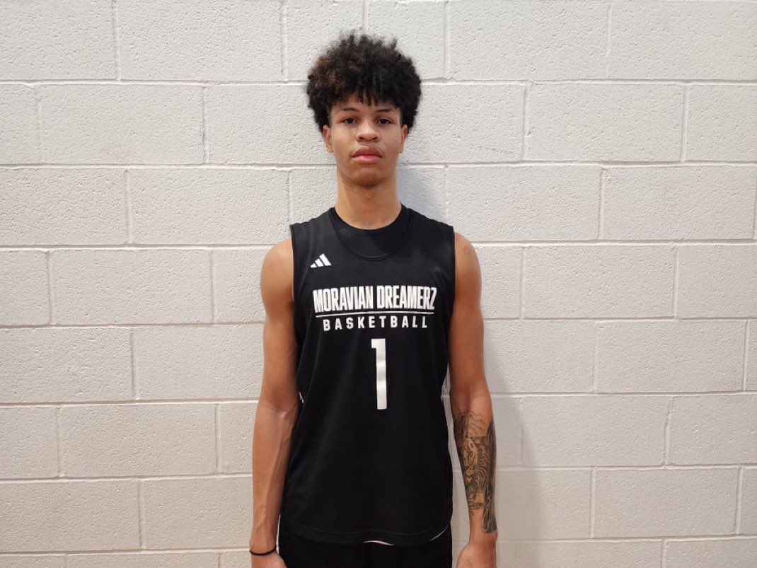 CoachKhalilS's tweet photo. D1 COLLEGE COACHES:

Two forwards to keep on your radar: 6’8 Karson Miles ’28 & 6’9 Quinn Wilson ’27.

Both play with a high motor, have good frames, length, & strong hands. Mobile, fluid athletes who can defend multiple positions. Miles also brings floor-spacing ability from three