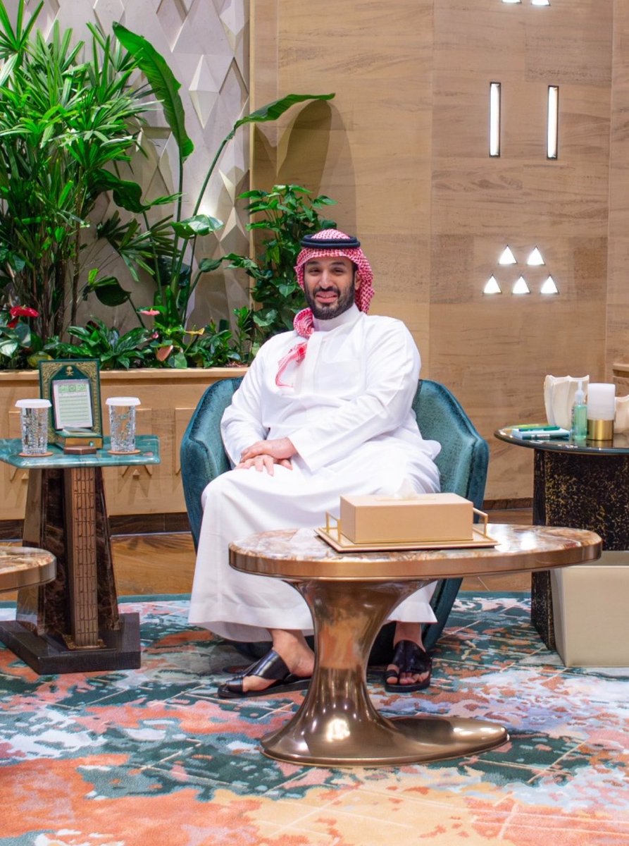 MBSSMO's tweet photo. سيّدي #ولي_العهد يلتقي سمو الشيخ منصور بن زايد آل نهيان، ويستعرضان العلاقات الأخوية بين البلدين الشقيقين، وتطورات الأوضاع في المنطقة. https://t.co/sOYStKmdUn