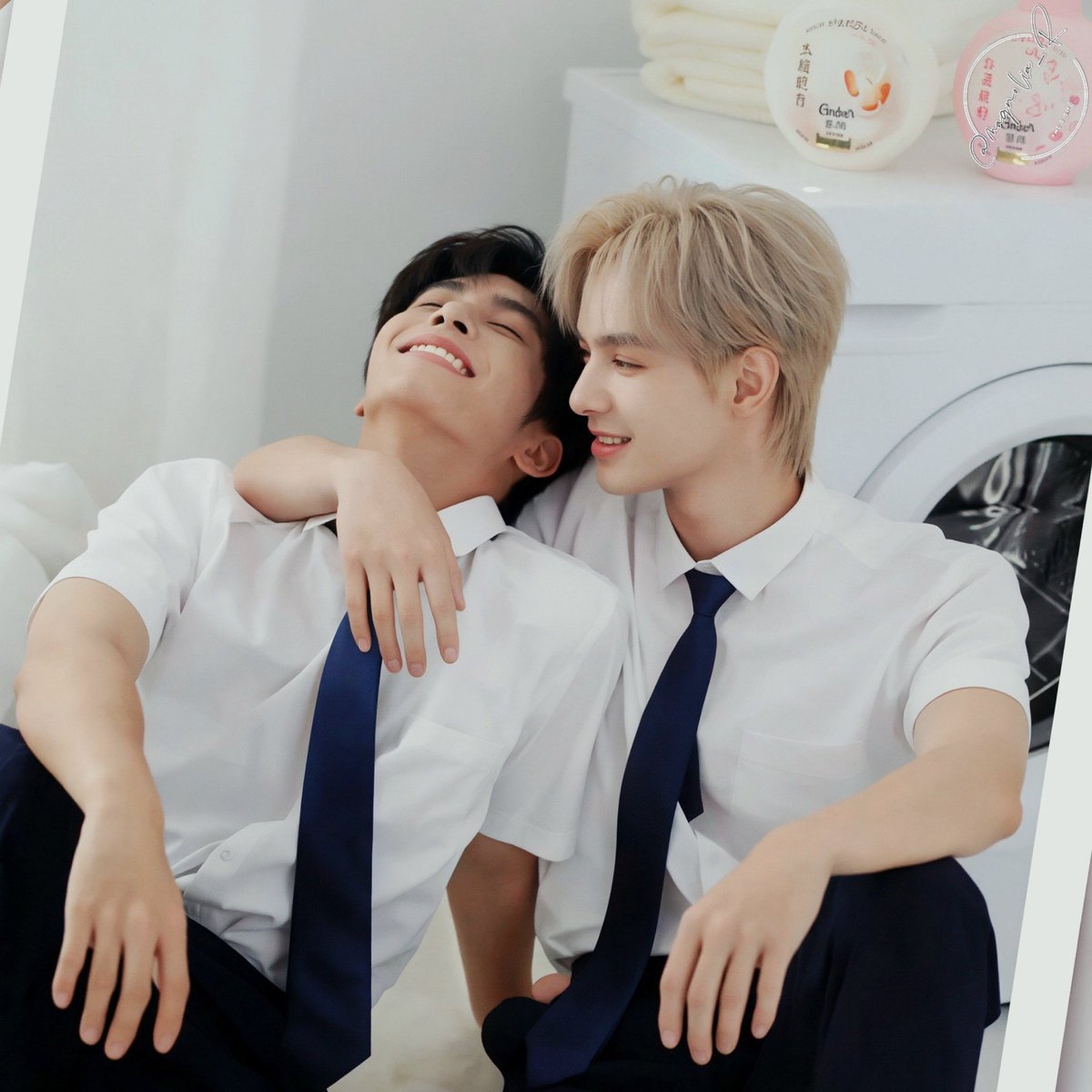 insomniac_p's tweet photo. Certified softie for He Wei’s broad shoulders being Zz’s comfort place…💛🥹🧡

#HeChangxi #HeYanzhao https://t.co/OraHhsLRhb