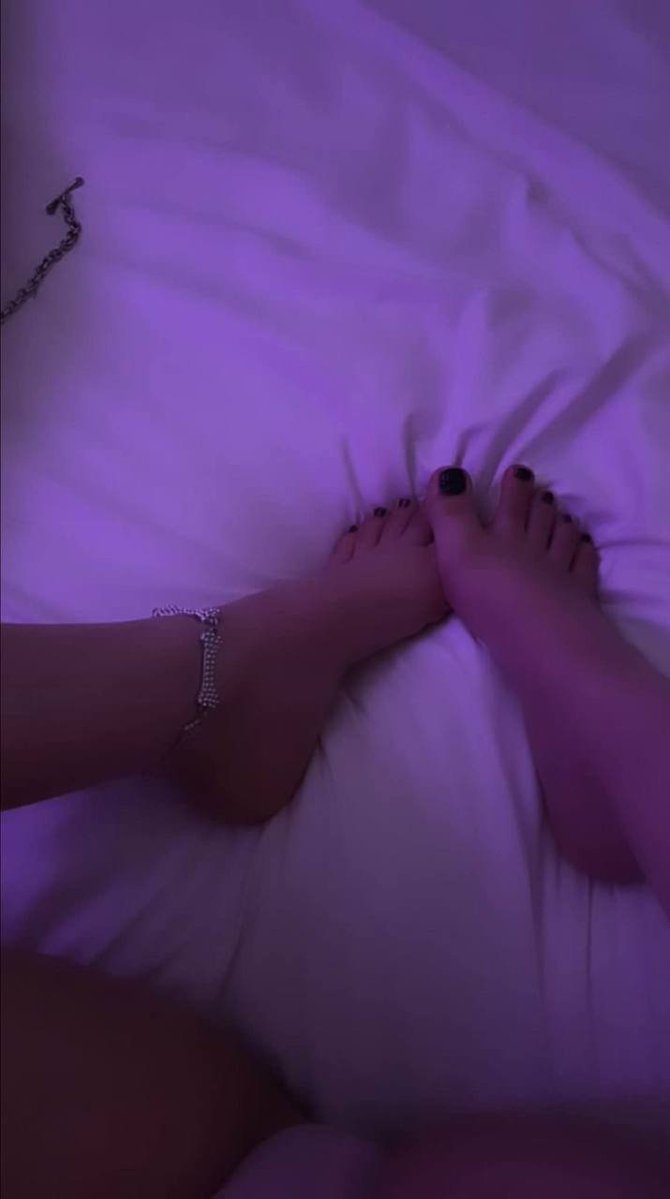 hotegirlfriend's tweet photo. mmm yummy feet #nsfwtwt https://t.co/ygobgkGV0P