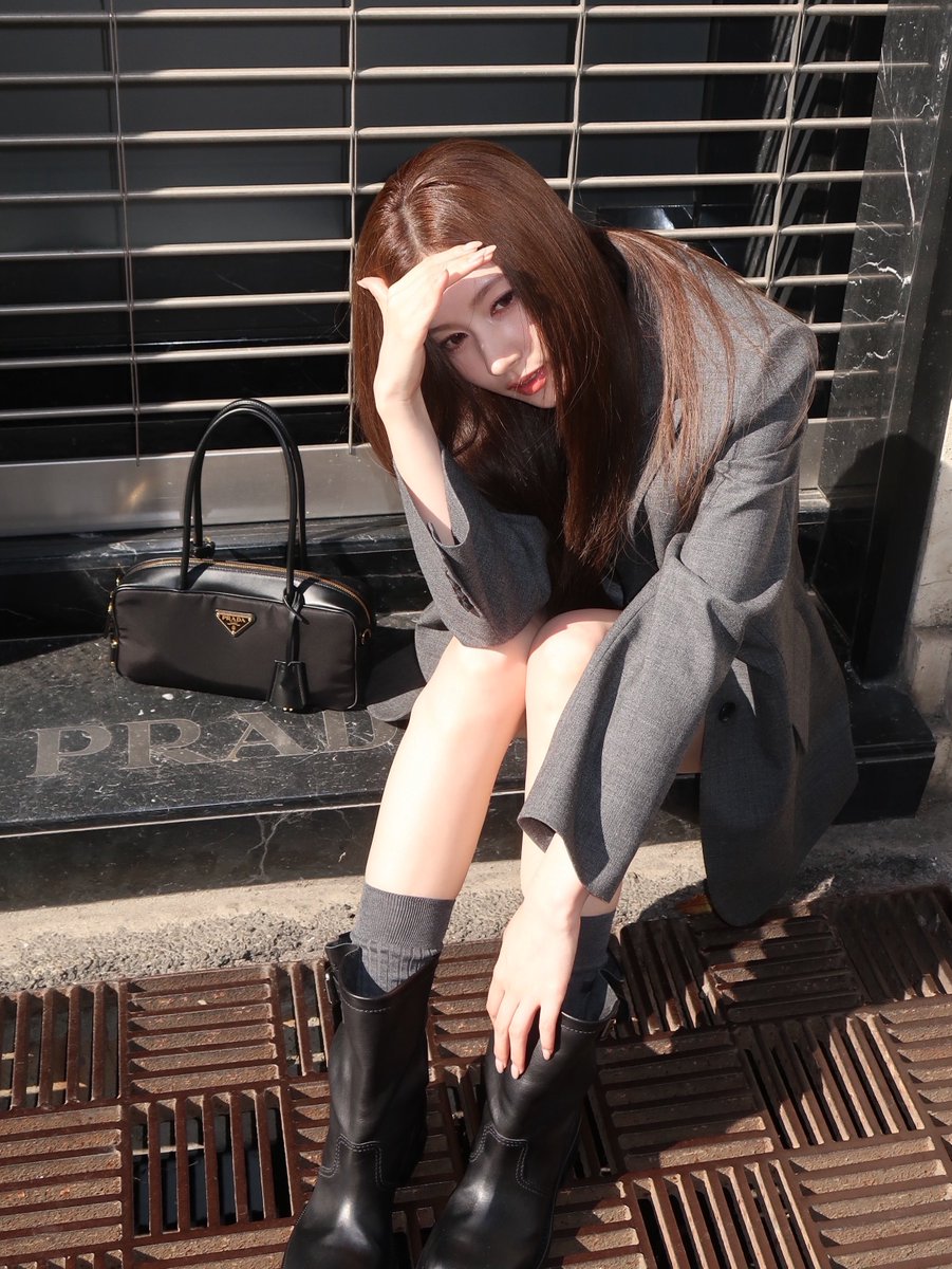 sanadorabel's tweet photo. is the sun bothering you my princess? https://t.co/WyHzRjWs67