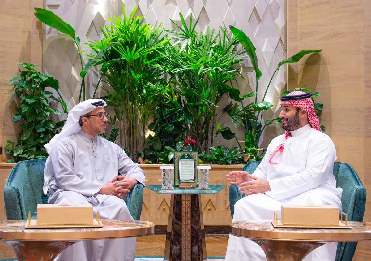 Turki_alalshikh's tweet photo. سمو سيدي #ولي_العهد يلتقي سمو الشيخ منصور بن زايد آل نهيان، ويستعرضان العلاقات الأخوية بين البلدين الشقيقين، وتطورات الأوضاع في المنطقة. https://t.co/5nokrF6J60