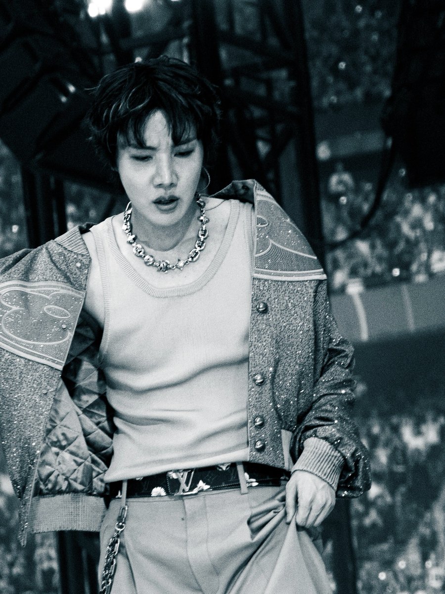 hobicorebr's tweet photo. 📸 j-hope via fotógrafa Elena Ferrarini https://t.co/tYeJ1GVz9h