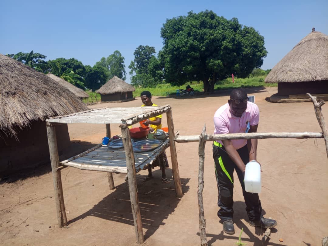 cciug's tweet photo. Zero cost, zero germs, maximum impact! 🌿💧 During our field visits , we saw communities replacing risky shared water basins with hands-free Tippy-Taps. Using just 40ml per wash, they stop disease and save water! 🧼thank you #suyanafoundation for the support https://t.co/O5QF2DU6Nf