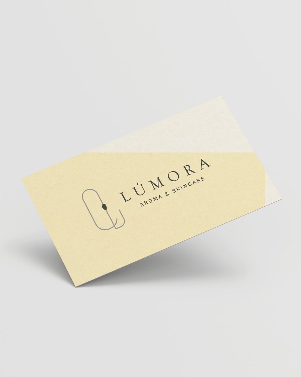 Hue_and_Co's tweet photo. スキンケアブランド　LÚMORA
落ち着く時間を表現するため、葉や花ではなく、一本の線と余白で作りました。
#ロゴデザイン　#名刺　#ショップカード　#スキンケアブランド　#ブランディング https://t.co/Cf9Kxpnb6f