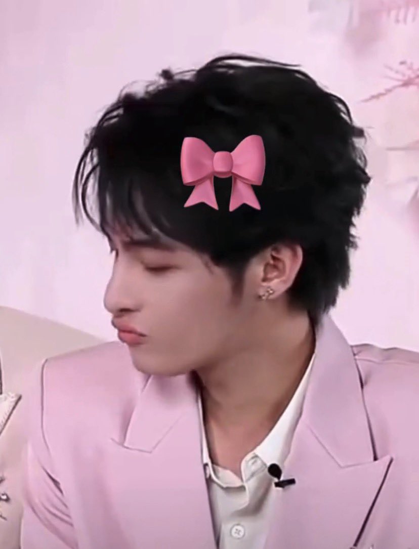 zzhaokitty's tweet photo. no wonder xixi gatekeeping pouty zhaozhao https://t.co/Eg4BmfAv68