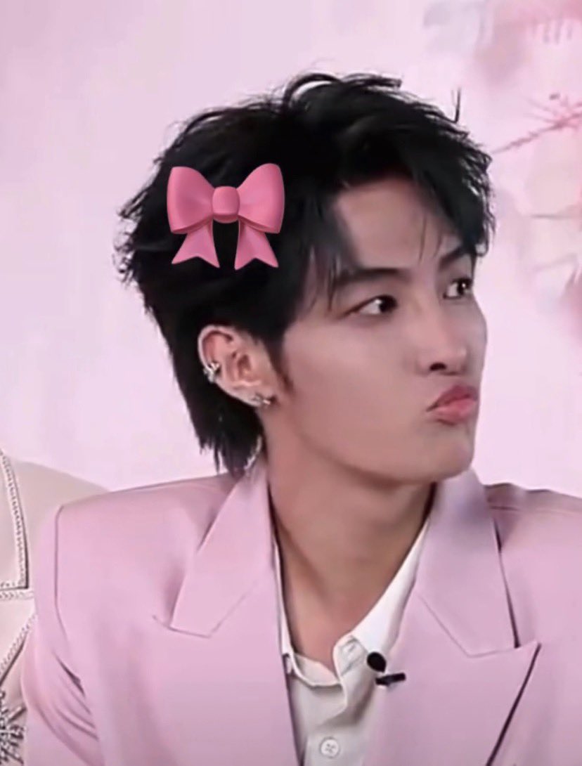 zzhaokitty's tweet photo. no wonder xixi gatekeeping pouty zhaozhao https://t.co/Eg4BmfAv68