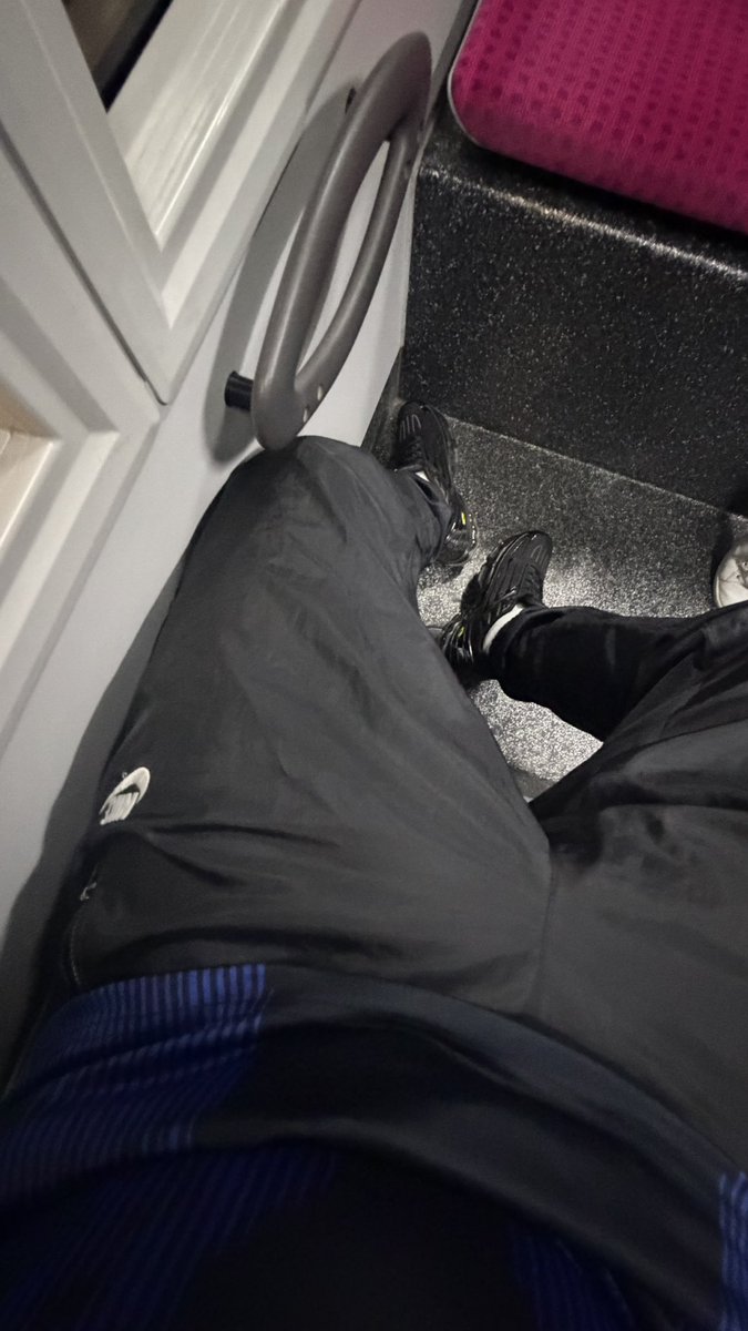 kiffeur9731's tweet photo. 💙🖤😈🔥🤍

#kiffeur #tn #nike #kifftn #gay #niketn #black #kiffsurvet #trackies #love #lgbt #switzerland #survet #boykiffeur #nikewindrunner https://t.co/gr2zFUz7rM