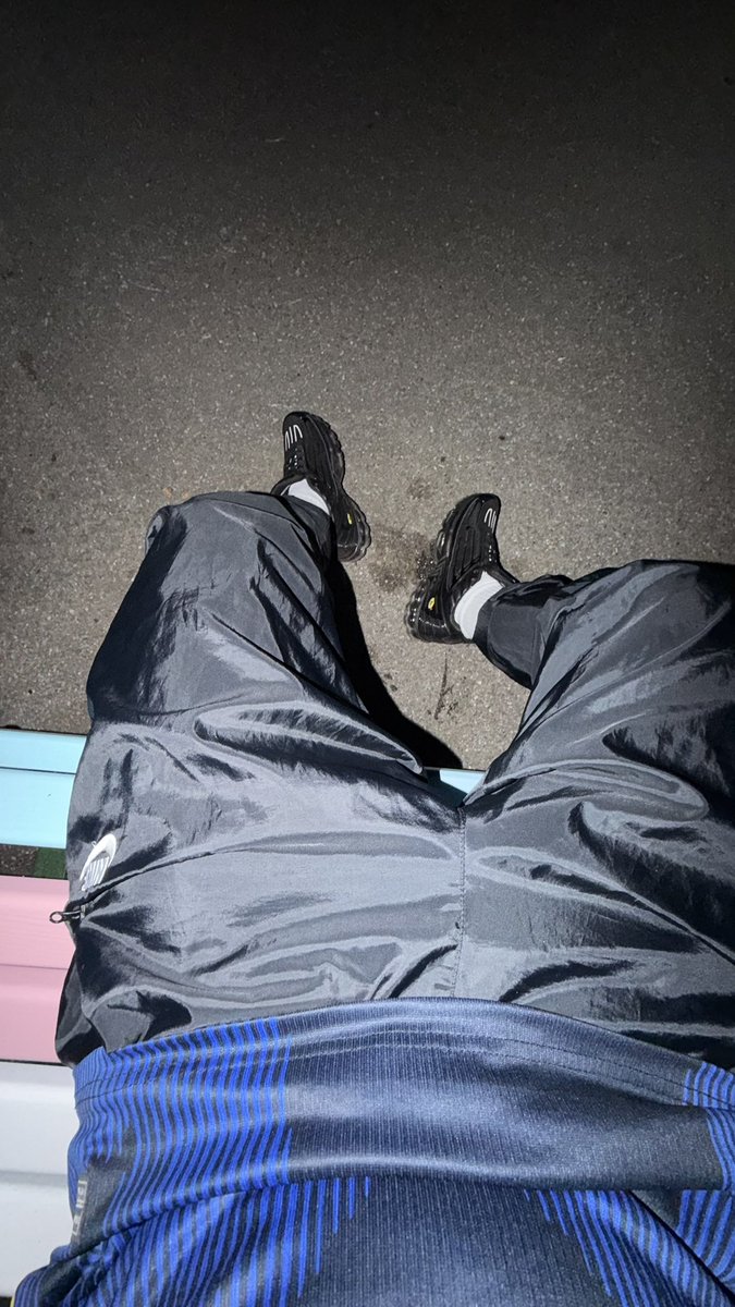 kiffeur9731's tweet photo. 💙🖤😈🔥🤍

#kiffeur #tn #nike #kifftn #gay #niketn #black #kiffsurvet #trackies #love #lgbt #switzerland #survet #boykiffeur #nikewindrunner https://t.co/gr2zFUz7rM