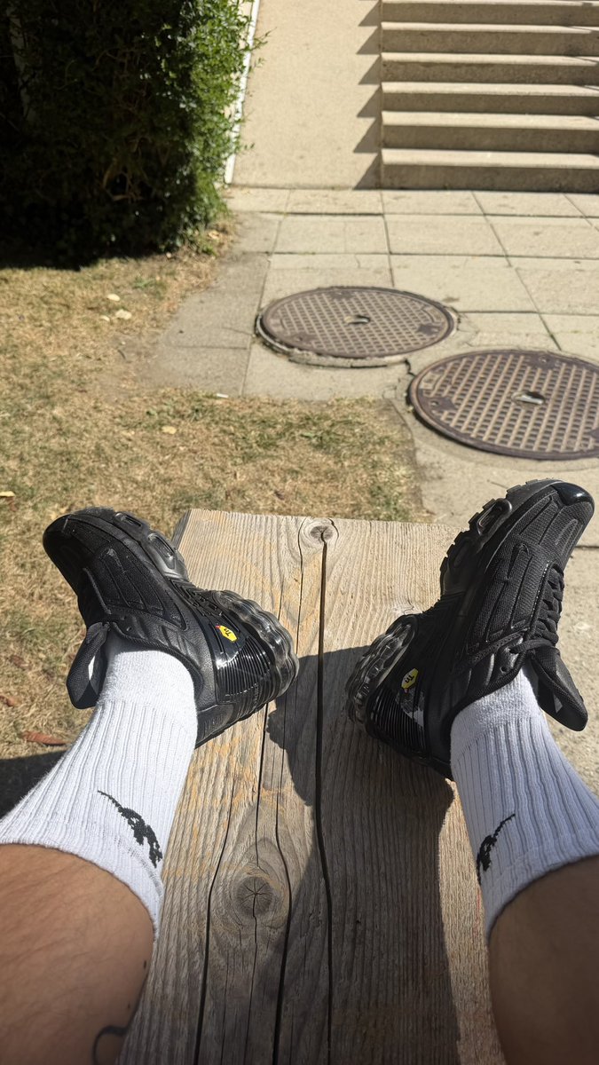 kiffeur9731's tweet photo. 💙🖤😈🔥🤍

#kiffeur #tn #nike #kifftn #gay #niketn #black #kiffsurvet #trackies #love #lgbt #switzerland #survet #boykiffeur #nikewindrunner https://t.co/gr2zFUz7rM