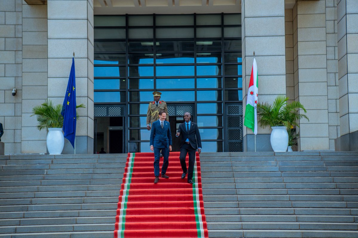 Alessandronhf8's tweet photo. Amahoro ! 🇪🇺🇧🇮
Honoré d'avoir présenté mes lettres de créance au Président Évariste Ndayishimiye.
Ma mission commence : construire ensemble un partenariat renforcé, avec des résultats concrets pour les jeunes 
Murakoze cane pour l'accueil !
#GlobalGateway #TeamEurope https://t.co/tSVRN0JTgD