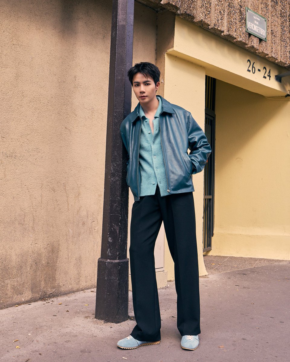 DomundiTV's tweet photo. THE SANDRO SILHOUETTE 🌆
Zee Pruk @zee_pruk steps out in SANDRO for Paris Fashion Week, embracing a sleek and minimalist look with a polished finish. Clean lines and understated details come together to highlight SANDRO’s contemporary style.
ZEE PRUK PFW 2027
#SANDROxZEEPRUK
#Sandro #SandroParis
#ZeePruk