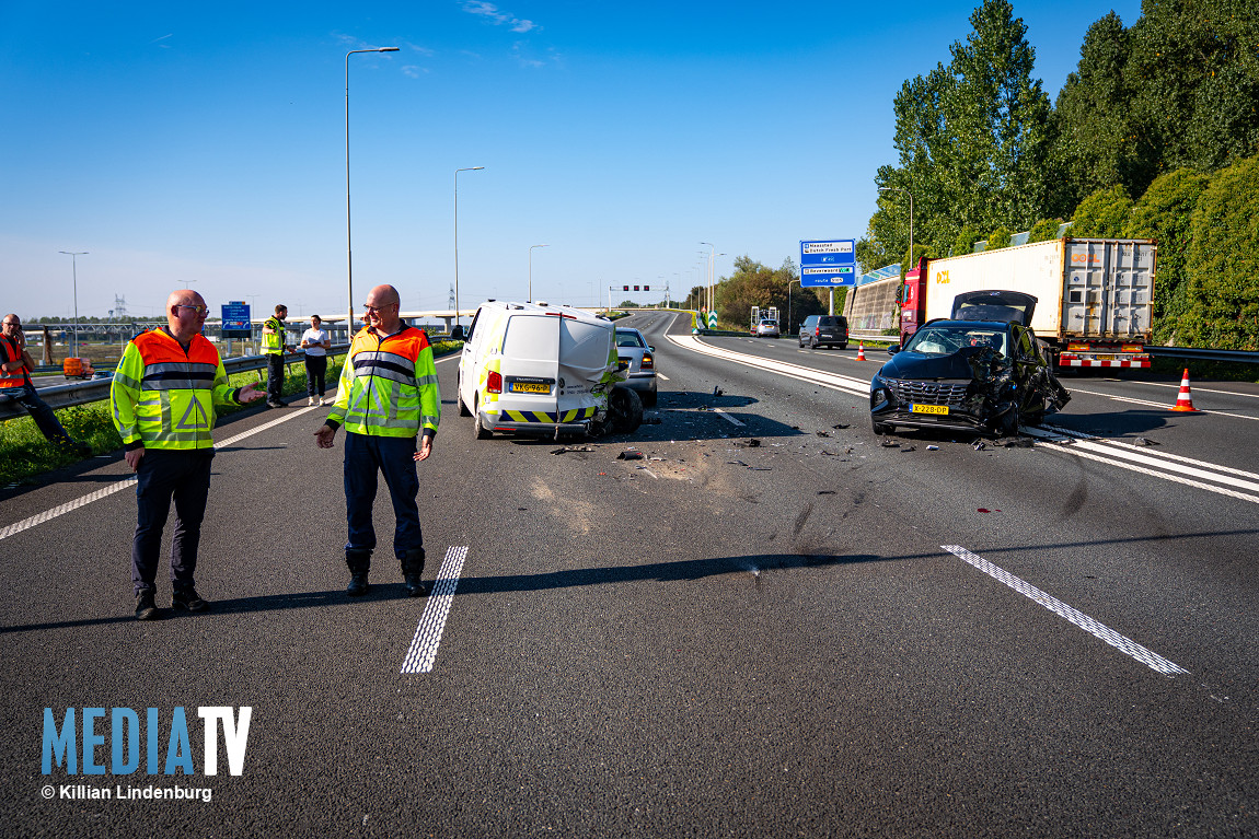 Auto botst op bedrijfsvoertuig na pechgeval op de A15