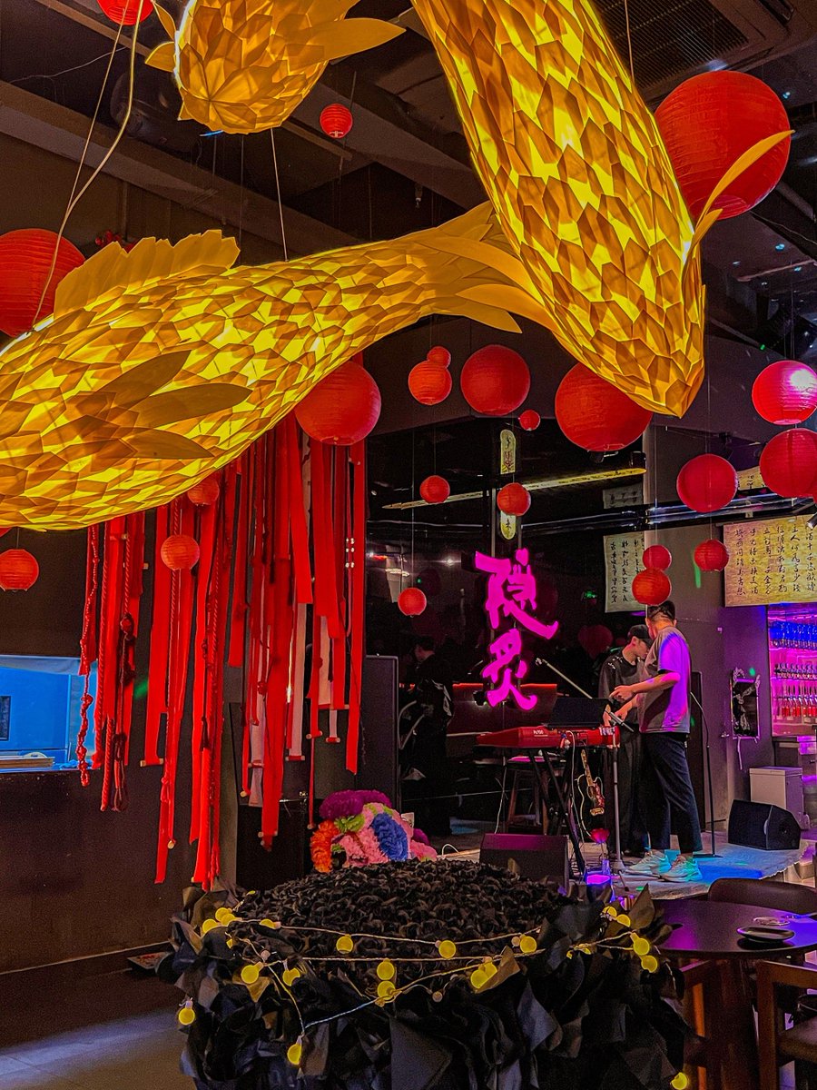 AdriannaSctx's tweet photo. [Just found this hidden local jazz nook—smooth sax vibes + dim neon lights = pure chill evening bliss  Music hits different when it’s live and unplanned!]， https://t.co/eOyaakPF2h