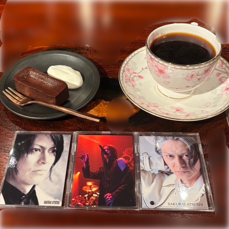 Match_B_BT's tweet photo. IKBに用事がありまして、また純喫茶キラーズにお邪魔しました。
「雨の日にでっかい手荷物を持ってRHに移動するのは大変かも」と思って、遅い時間までお邪魔してしまいました！ https://t.co/w1ApZCTHZw