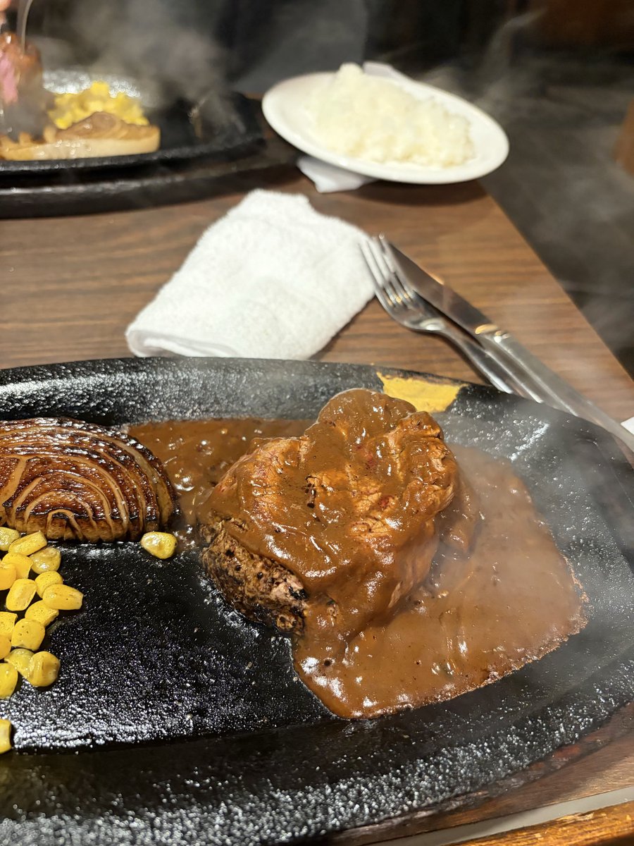 9cjn4m's tweet photo. 食べるの大好き！
焼肉🍖
ラーメン🍜
カレー🍛
🍺もメチャ好き🫶 https://t.co/OhcFB51ufh