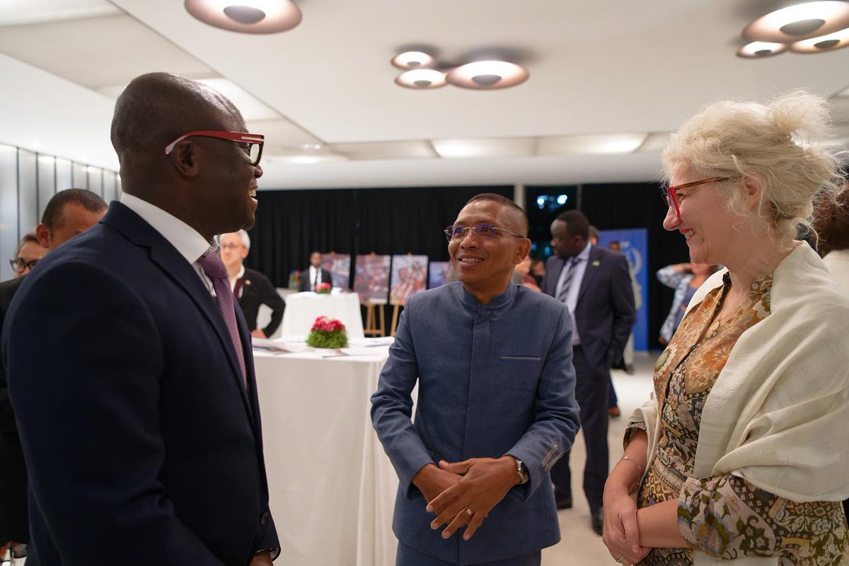 PamMadagascar's tweet photo. @WFP and @UNICEF strengthen communities resilience and improve nutrition of communities in drought-affected southern Madagascar.
Regional directors @Ericperd and @EvaUNICEF met Prime Minister Mamitiana Rajaonarison in Antananarivo to reaffirm shared commitment. https://t.co/WTyoQ3Tcx9